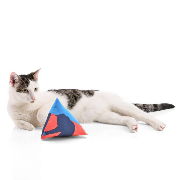 Poduszeczka PIRAMIDKA XL do Przytulania dla kota | Canadian Cat | Nordic 3-Color| kocimiętka 11g OD ParrotPlanet.pl