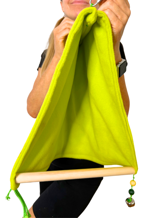 Mięciutka Jaskinia L z żerdką - dla średnich papug- z możliwością prania w pralce od ParrotPlanet.pl