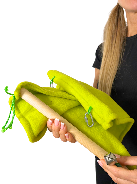 Mięciutka Jaskinia L z żerdką - dla średnich papug- z możliwością prania w pralce od ParrotPlanet.pl