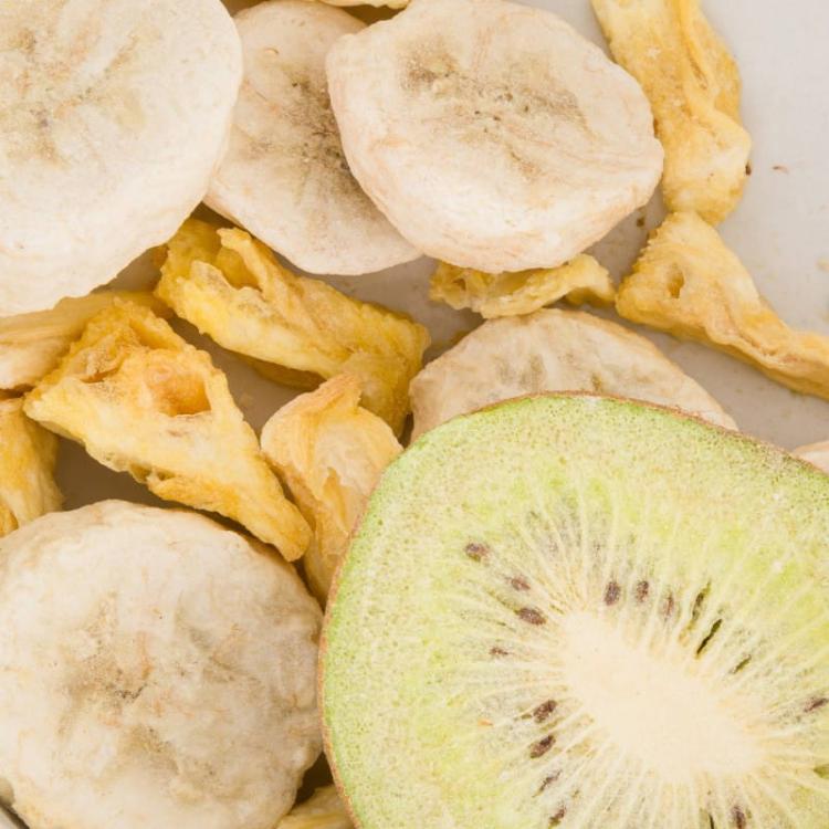 Liofilizowana mieszanka owoców tropikalnych dla gryzoni. 100% owoców, bez konserwantów i barwników. 20 g. od ParrotPlanet.pl