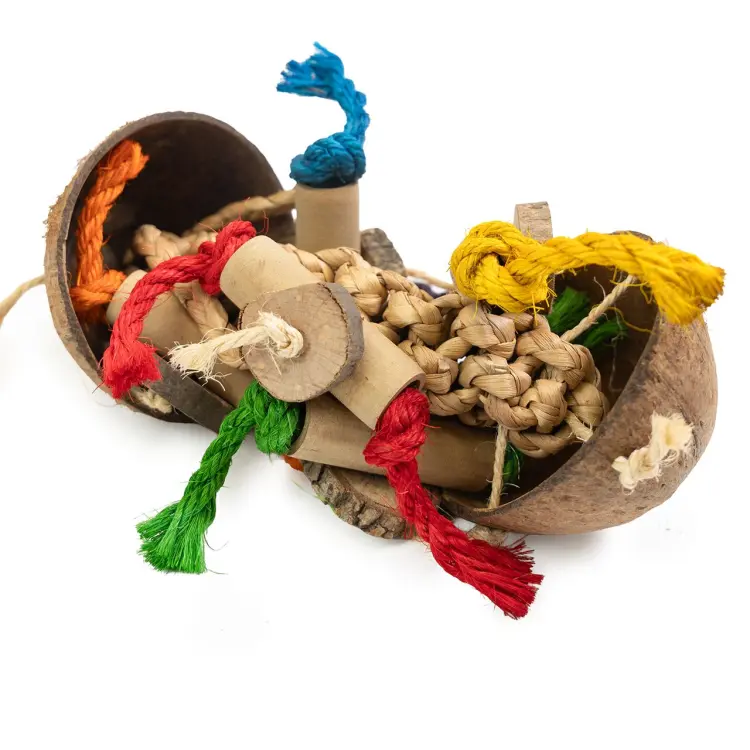 Coco Stack – wisząca zabawka z kokosa i drewna dla papug 13 × 40 cm od ParrotPlanet